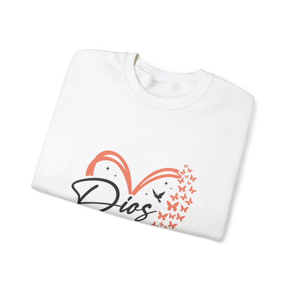 Dios es Bueno Heart Sweatshirt | Unisex Heavy Blend™ Crewneck - Nefty Creations